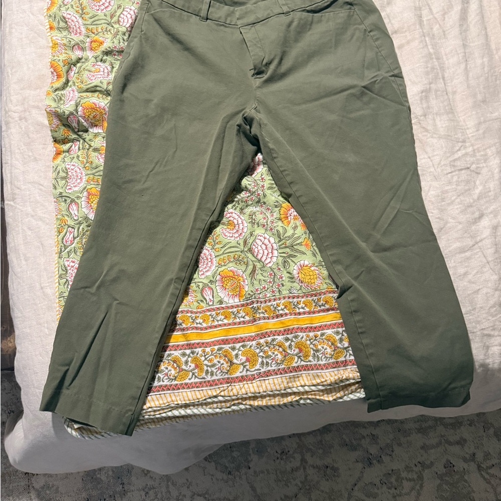 Old Navy Pixie Skinny Pants Olive green